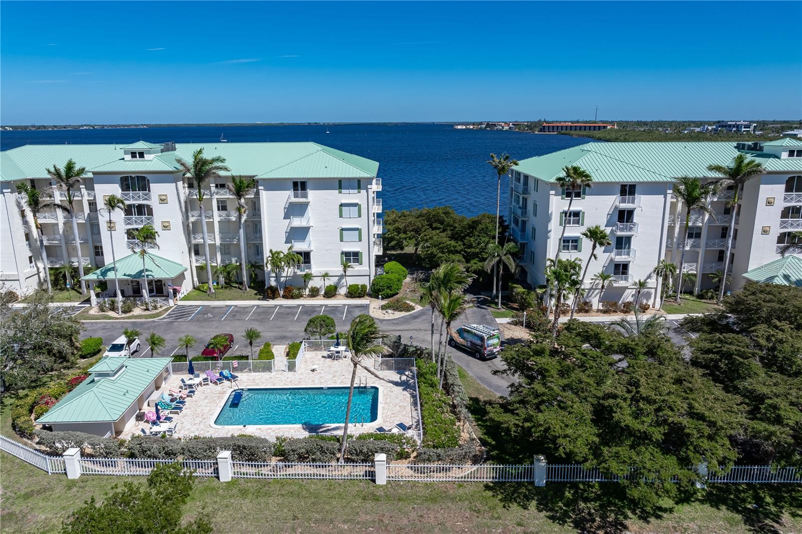 HARBOR WALK PH 02 BLDG 02 - Residential