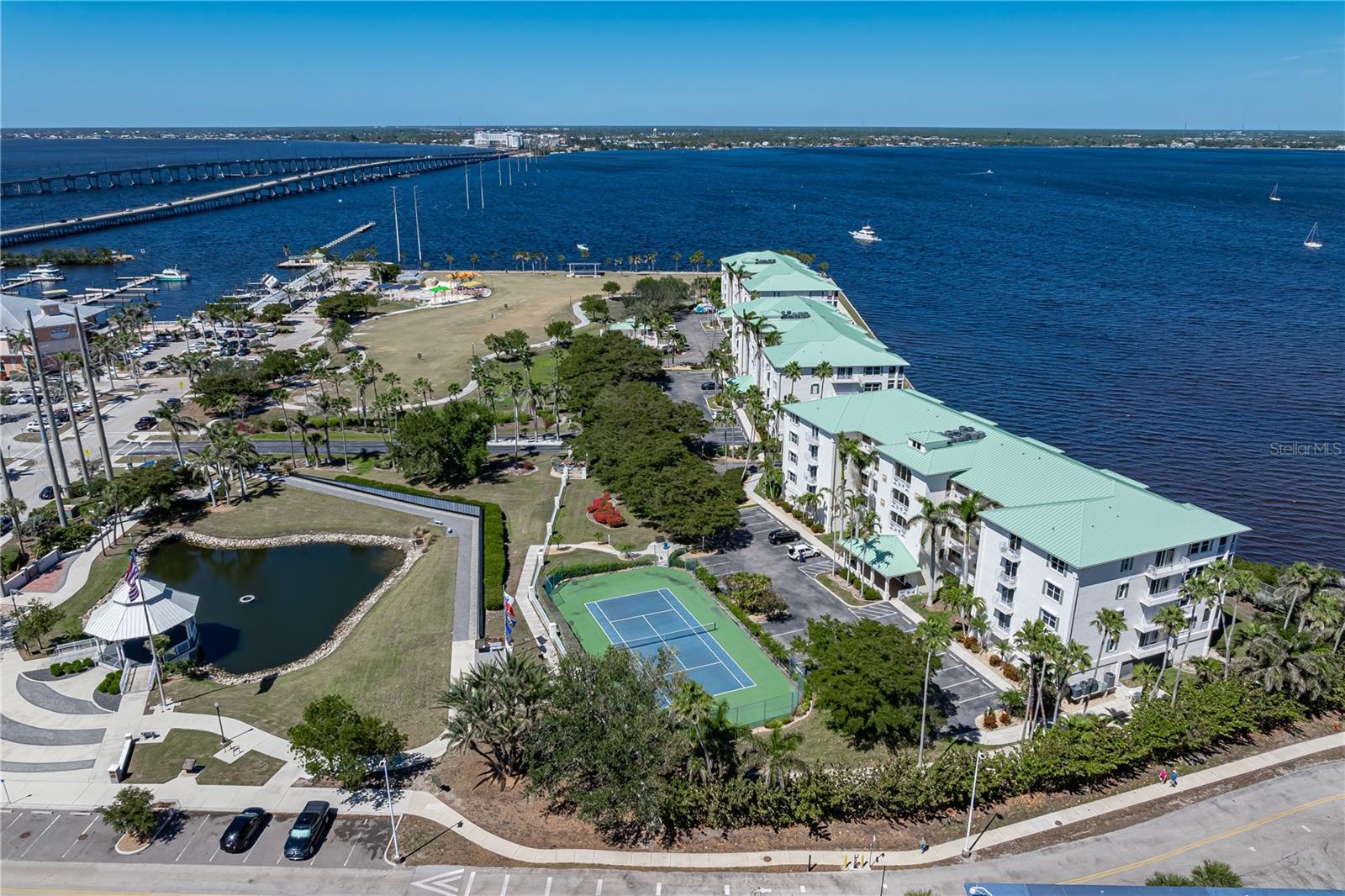 HARBOR WALK PH 02 BLDG 02 - Residential