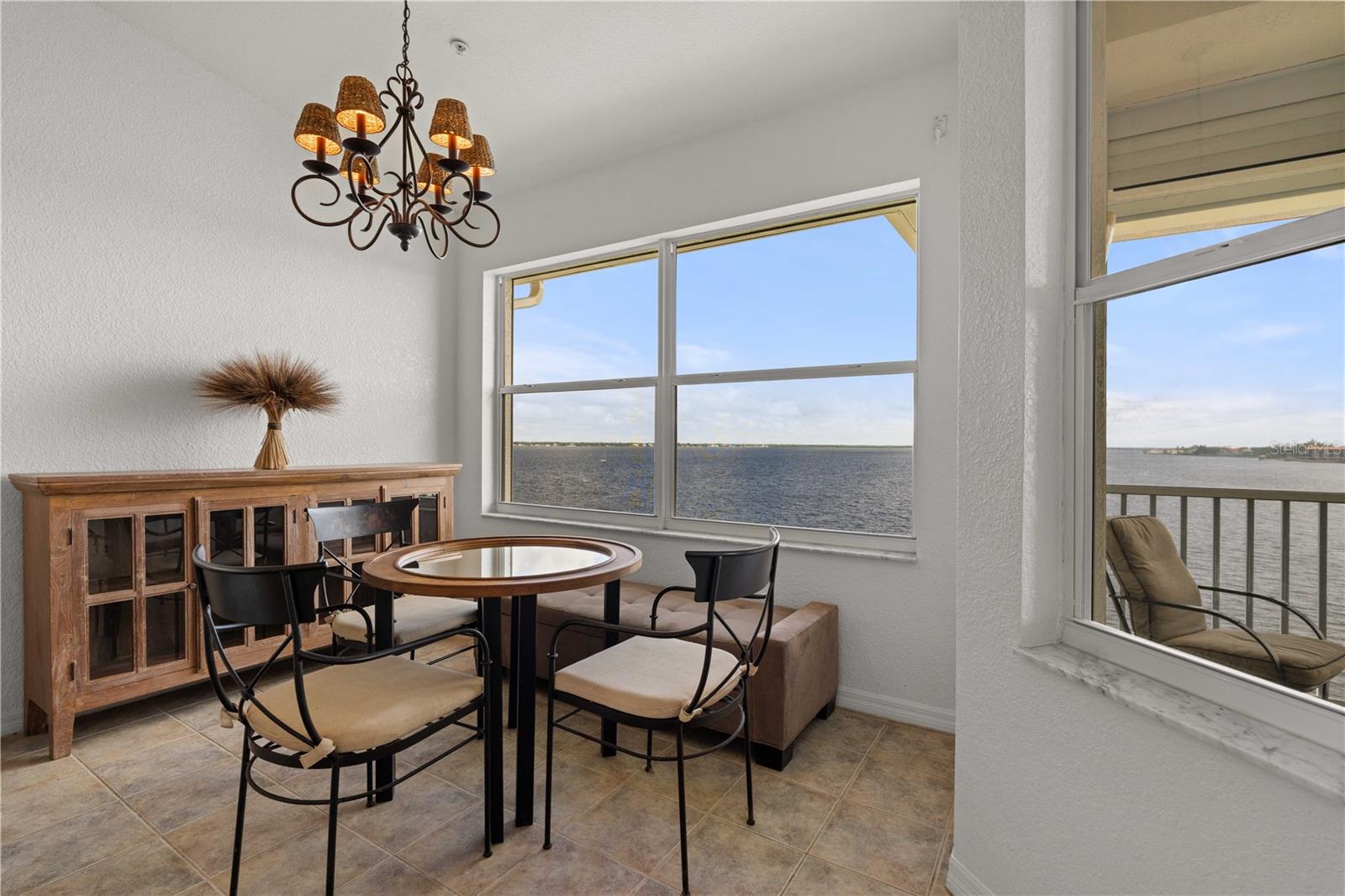 HARBOR WALK PH 02 BLDG 02 - Residential