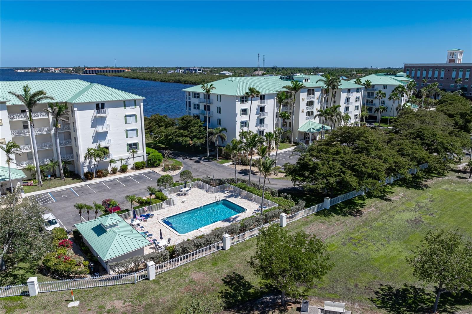 HARBOR WALK PH 02 BLDG 02 - Residential