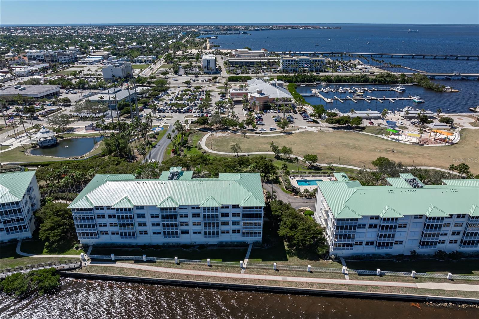 HARBOR WALK PH 02 BLDG 02 - Residential