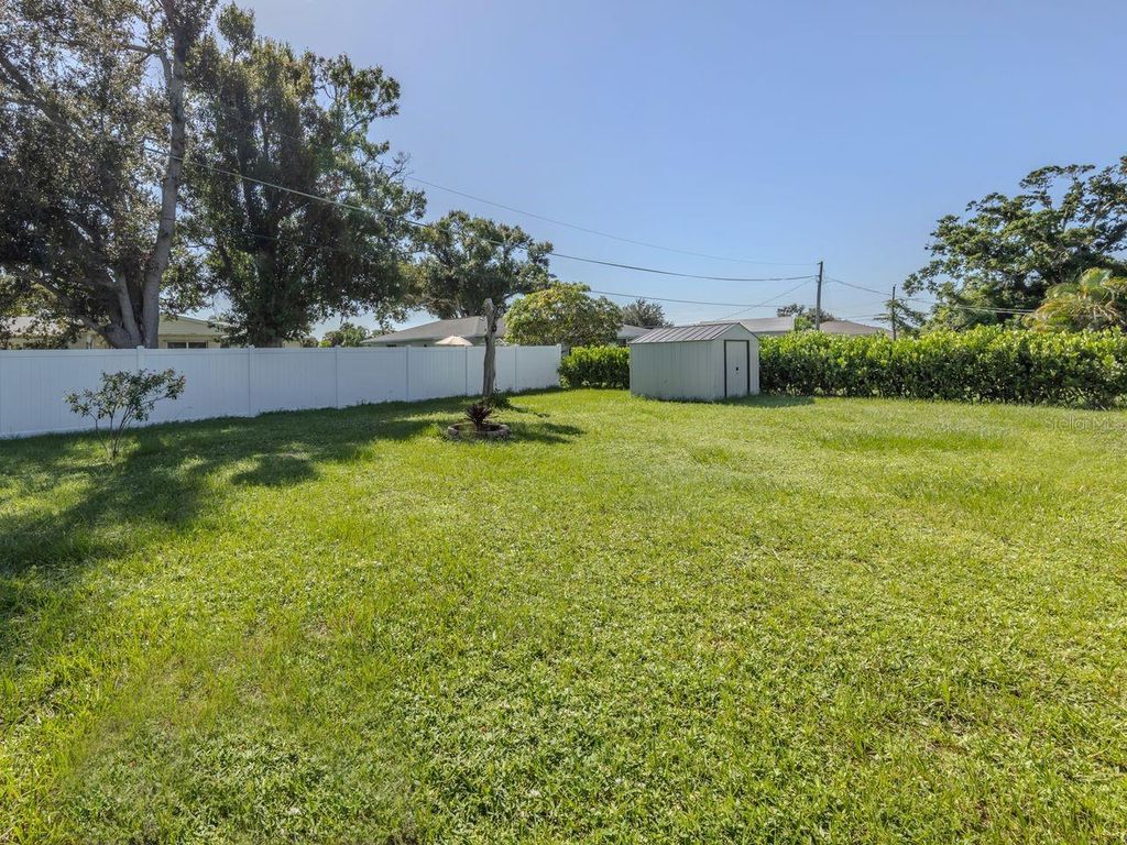 Photo of 422 Pineview Drive, Venice, FL 34293 (MLS # N6140328)