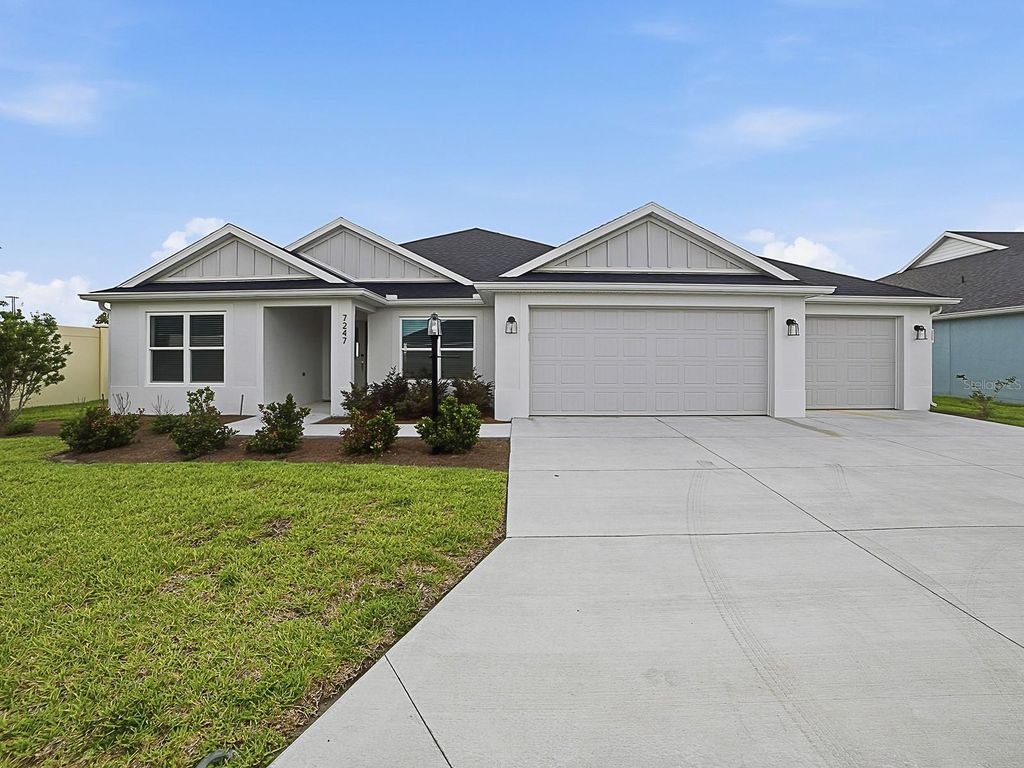 Photo of 1404 Hearns Loop, The Villages, FL 34762 (MLS # G5112731)