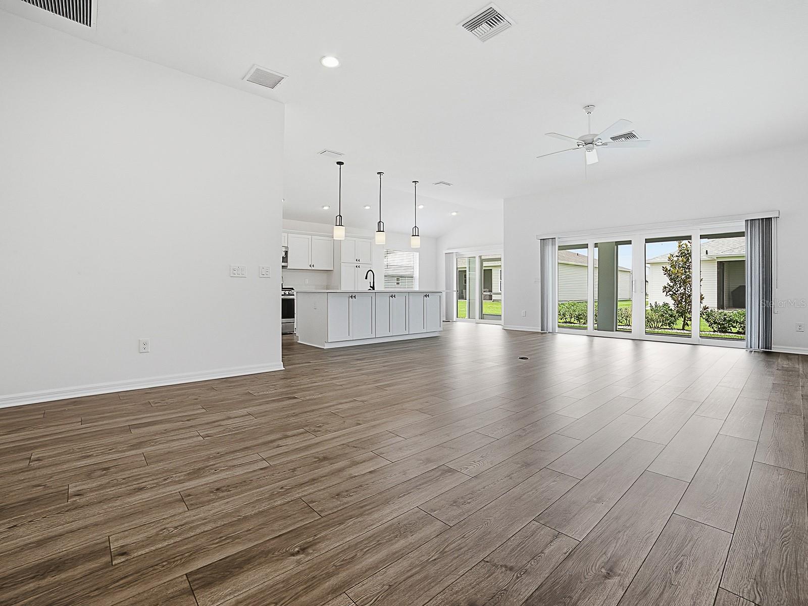 1404 HEARNS LOOP