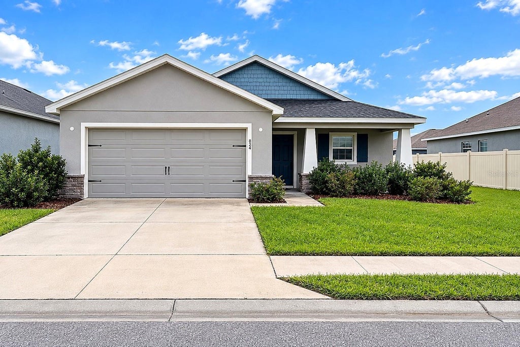 Photo of 824 Vienna Drive, Winter Haven, FL 33884 (MLS # O6443270)