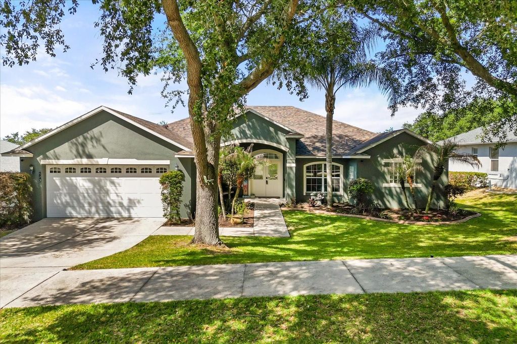Photo of 823 Princeton Drive, Clermont, FL 34711 (MLS # O6403494)