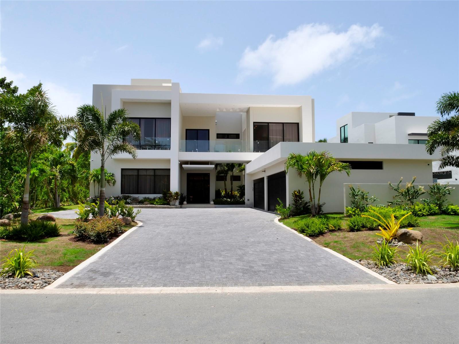 FOUR SEASONS RESORT - Residential