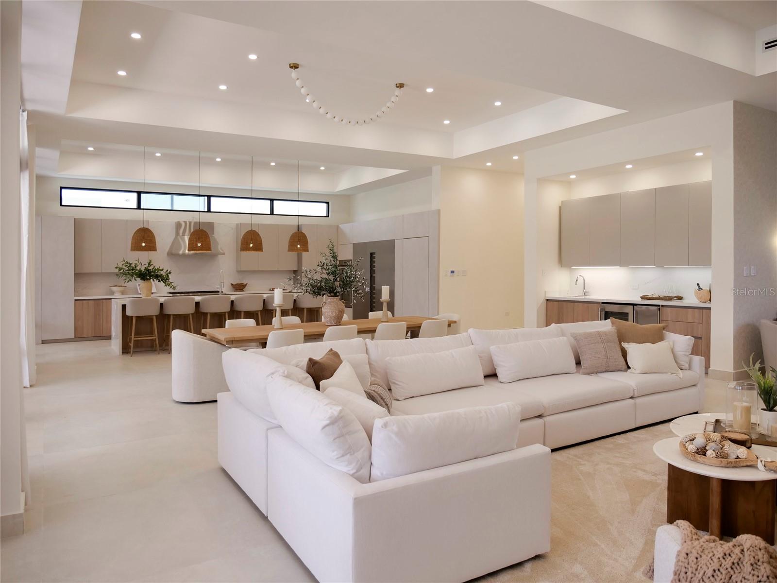 FOUR SEASONS RESORT - Residential