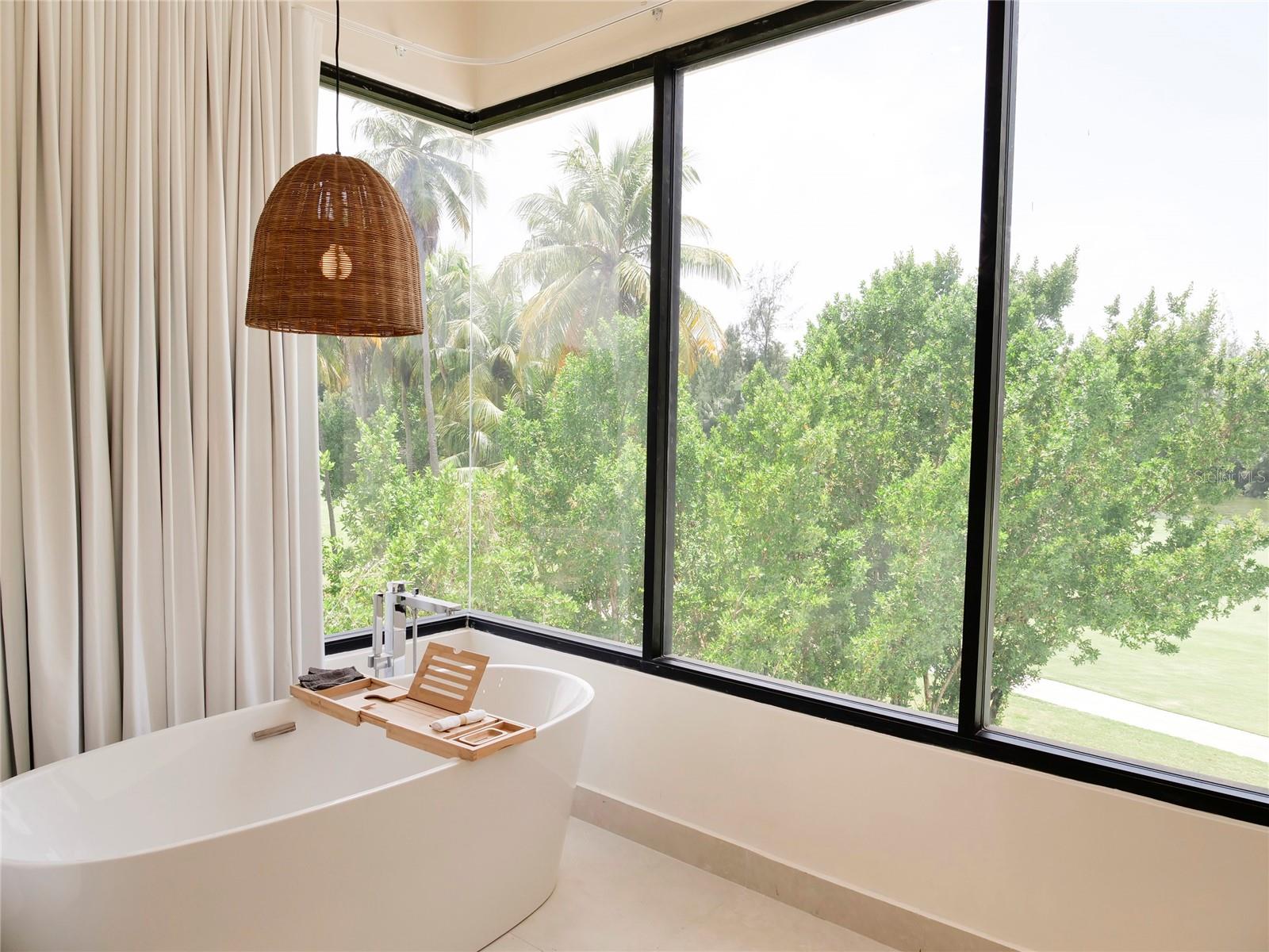 FOUR SEASONS RESORT - Residential