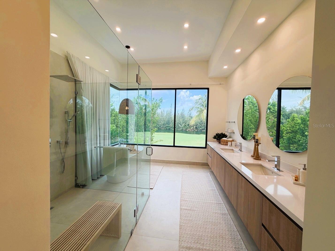 FOUR SEASONS RESORT - Residential
