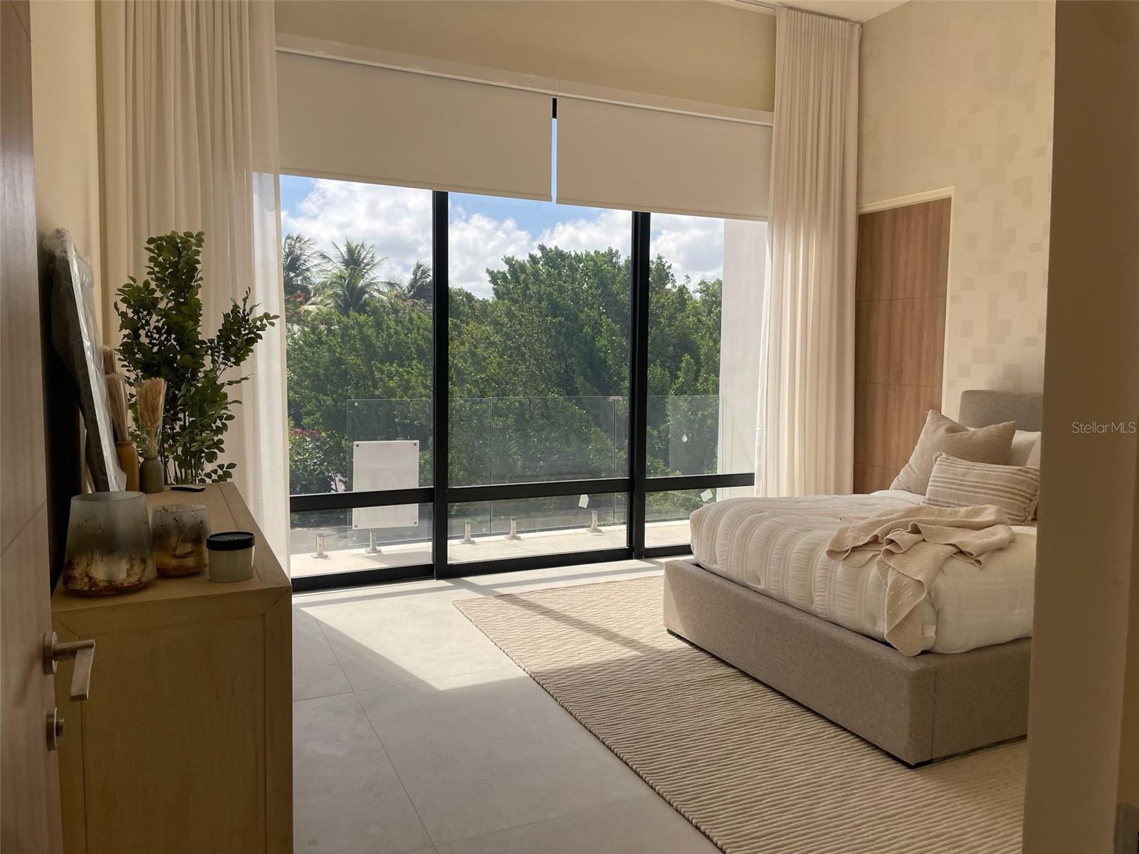 FOUR SEASONS RESORT - Residential