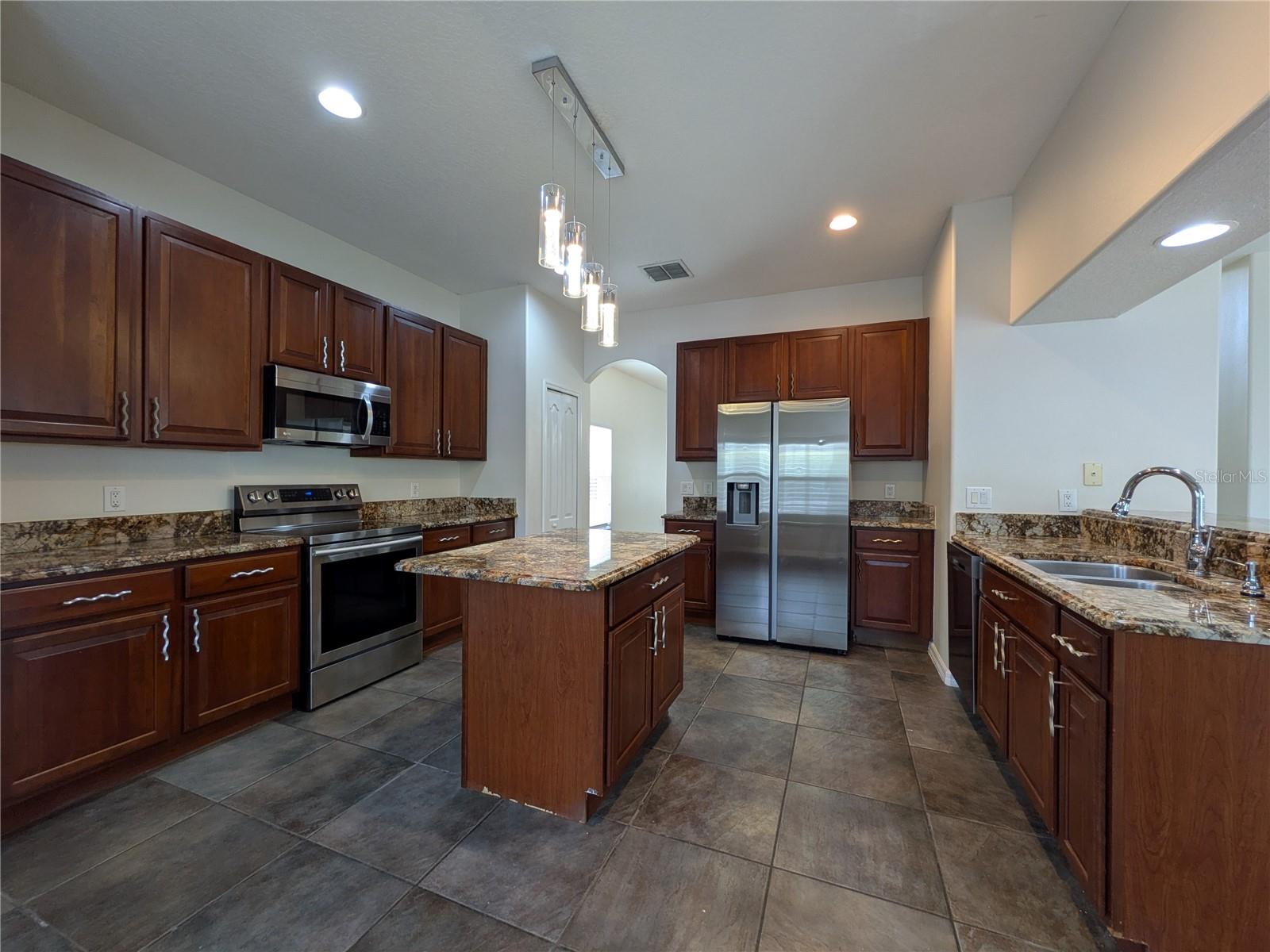 NORTH SHORE/LK HART PRCL 01 PH 01 - Residential Lease