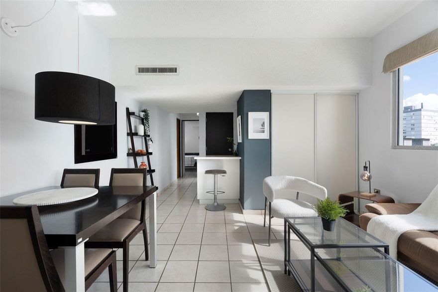 Located in a well-maintained building with a full power generator supporting all units, this fully furnished two-bedroom, one-bathroom apartment offers comfort, convenience, and reliability in one of San Juan’s most central areas.
The apartment features central A/C, a bright living and dining area with city views, and a fully equipped kitchen. It comes completely move-in ready with furniture, appliances, kitchen essentials, and household items—just bring your personal belongings and start enjoying your new home.
The rental includes water service and high-speed internet, and the unit comes with one assigned parking space. Its prime location on Avenida Ponce de León places you just minutes from Ciudadela, La Placita, gyms, grocery stores, restaurants, cafés, and shops—offering a dynamic urban lifestyle with everything close by.
Ideal for professionals or anyone seeking a comfortable long-term rental in the heart of San Juan.