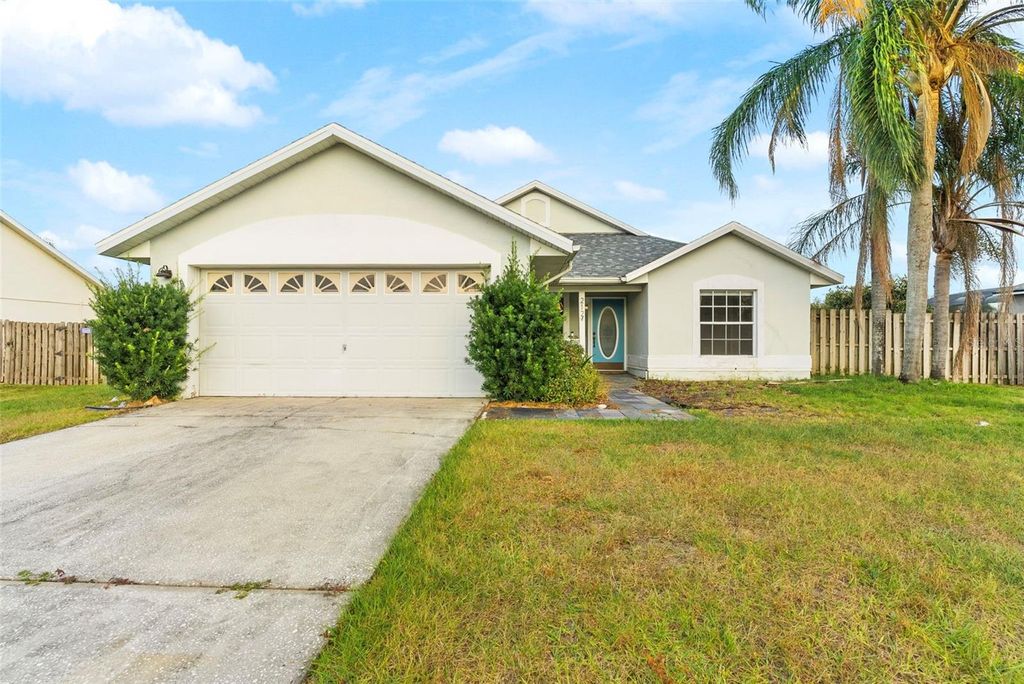 Photo of 212 Bent Oak Loop, Davenport, FL 33837 (MLS # O6404720)