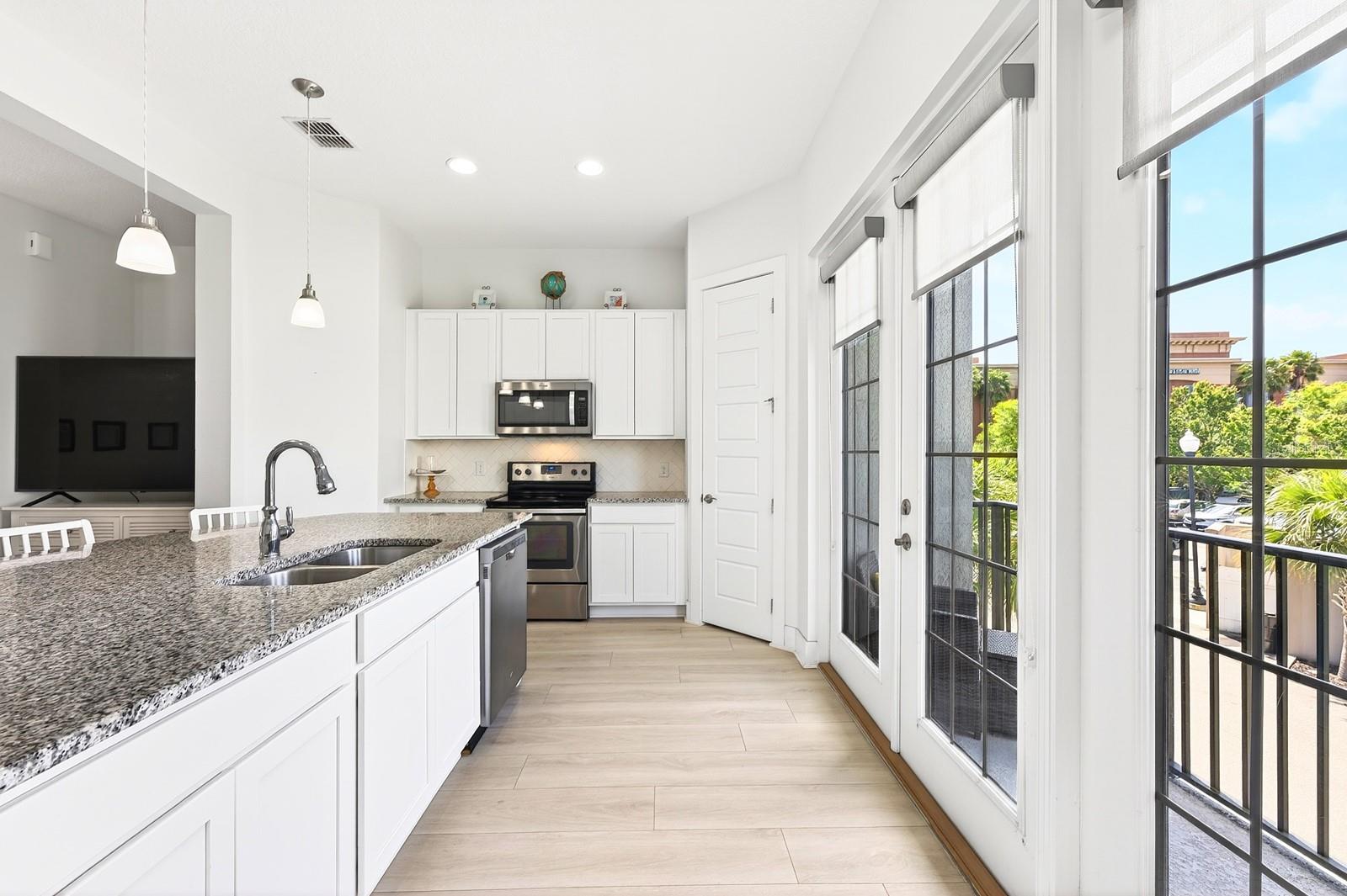 LIVE/WORK UNS/UPTOWN AVALON - Residential