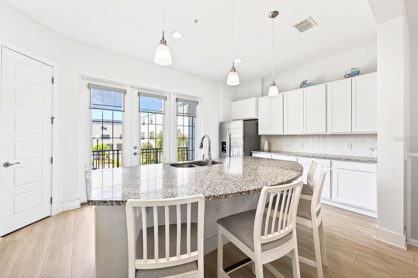 LIVE/WORK UNS/UPTOWN AVALON - Residential