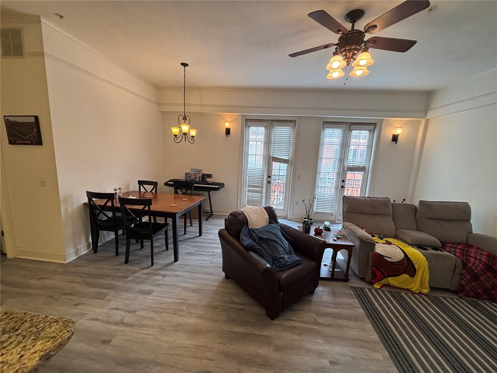 Casas a venda 2 - Jen Dantas 325 NW 14TH STREET 308