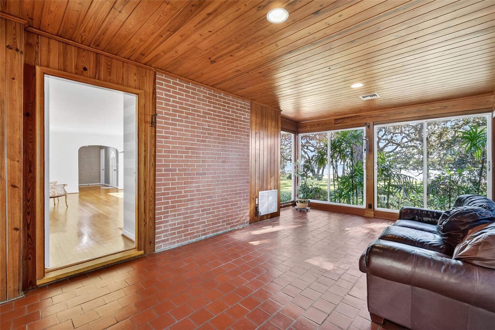 SILVER LAKE ESTATES SUB - Residential