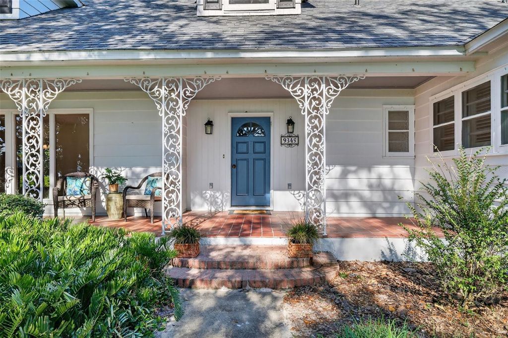 Photo of 9345 Silver Lake Drive, Leesburg, FL 34788 (MLS # G5104943)