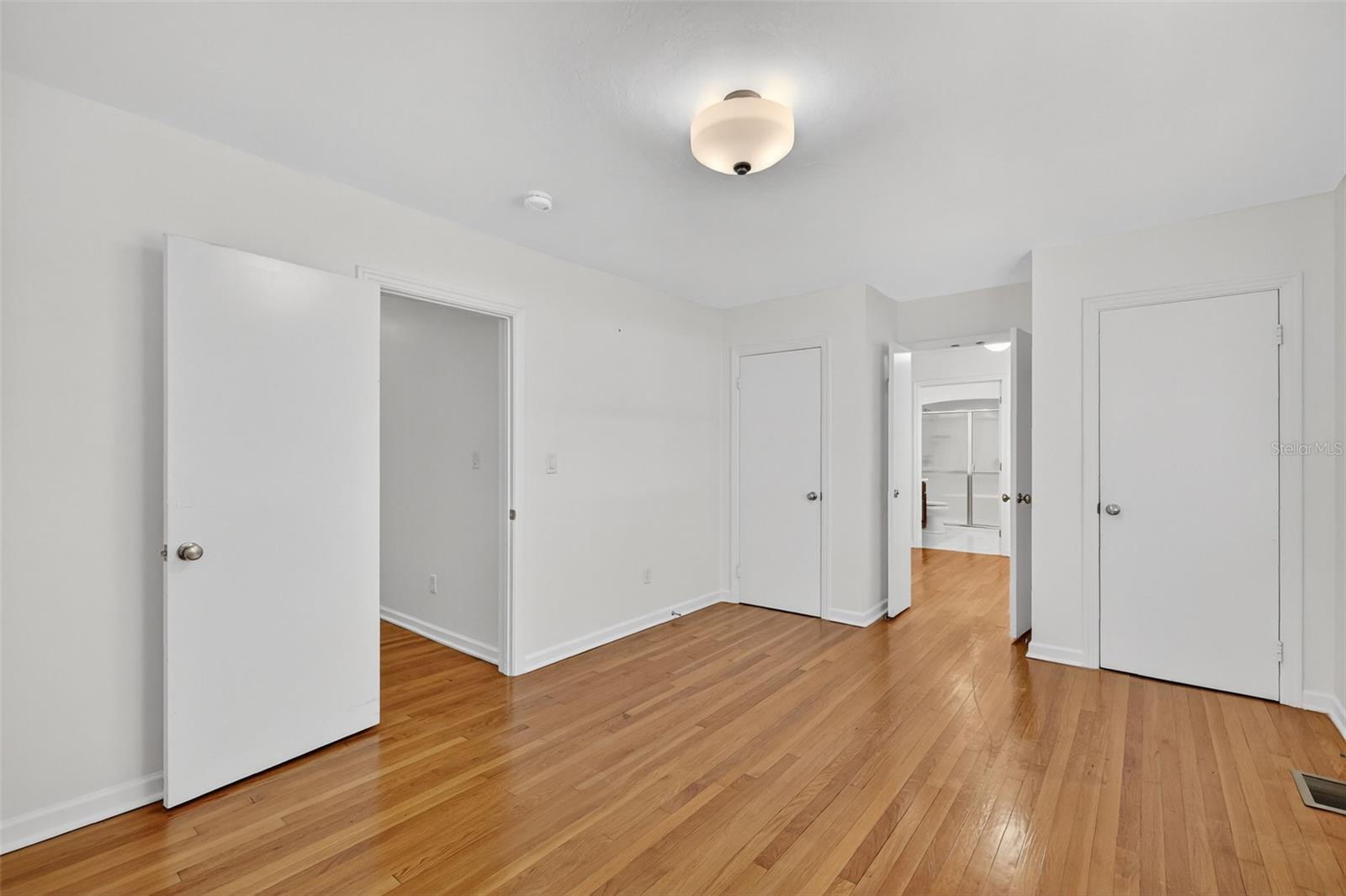 SILVER LAKE ESTATES SUB - Residential