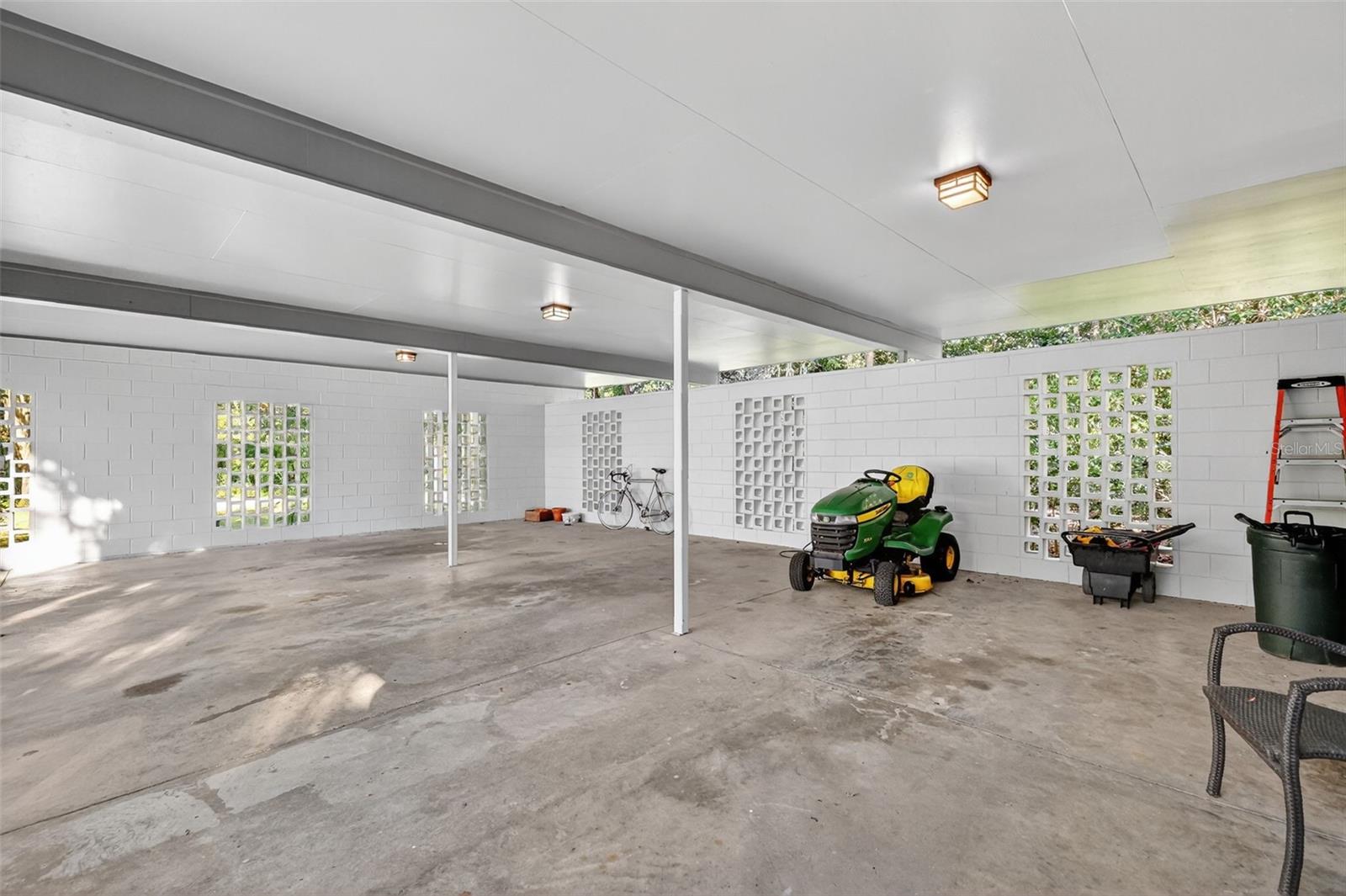 SILVER LAKE ESTATES SUB - Residential