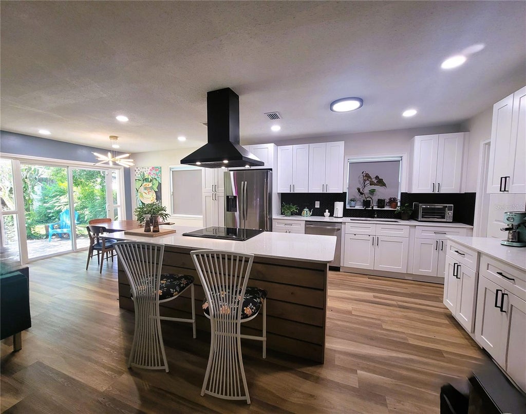 Photo of 2732 Walnut Street, Orlando, FL 32806 (MLS # O6418546)