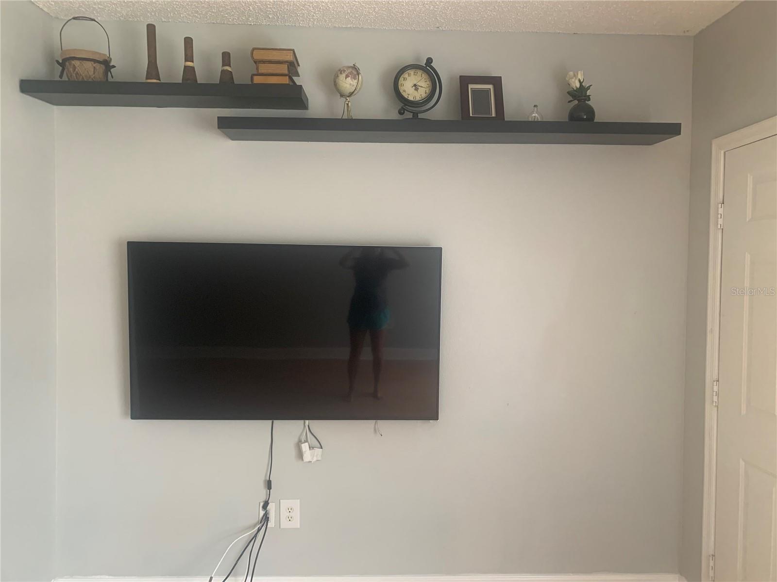 BERKELEY SQUARE - Residential Lease