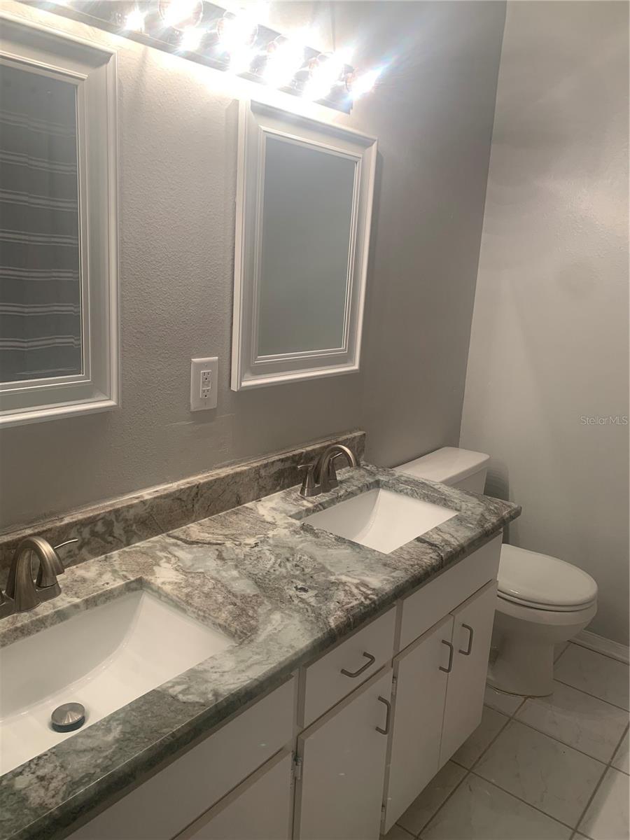 BERKELEY SQUARE - Residential Lease