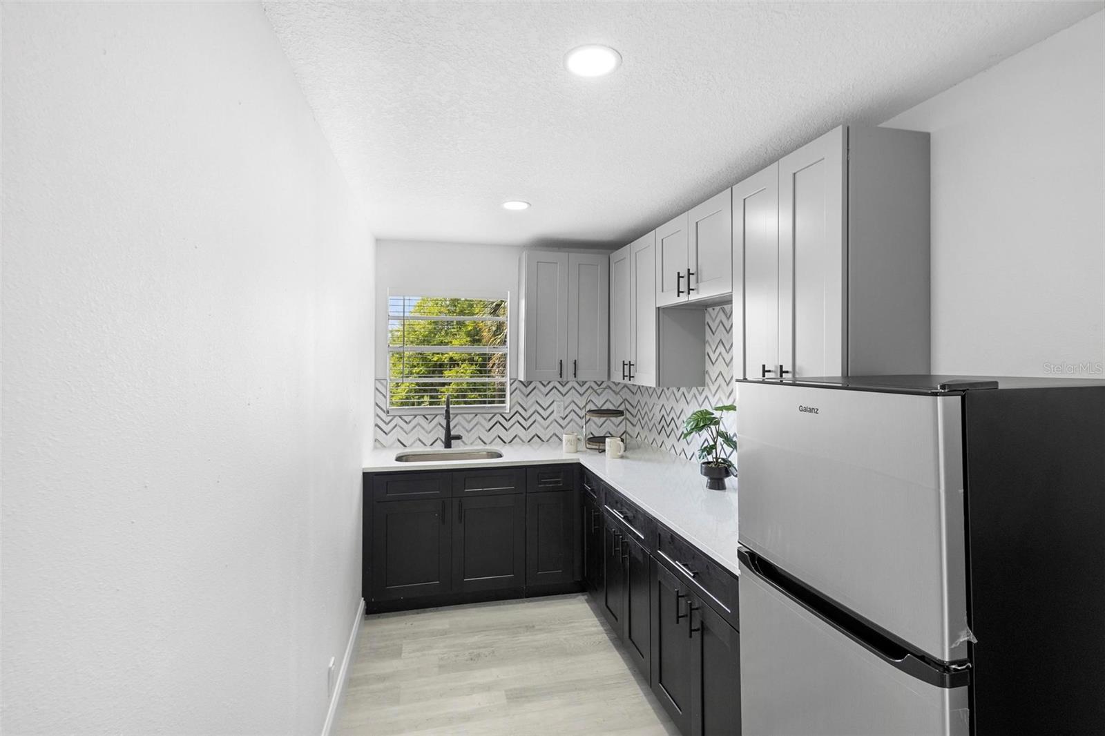 MINERAL SPRING PARK - Residential