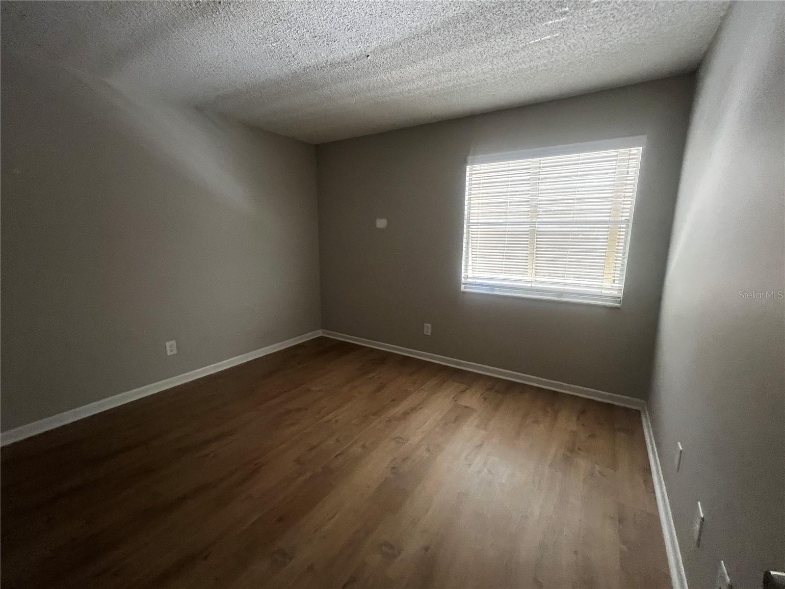 LAKESIDE CONDO APTS - Residential Lease