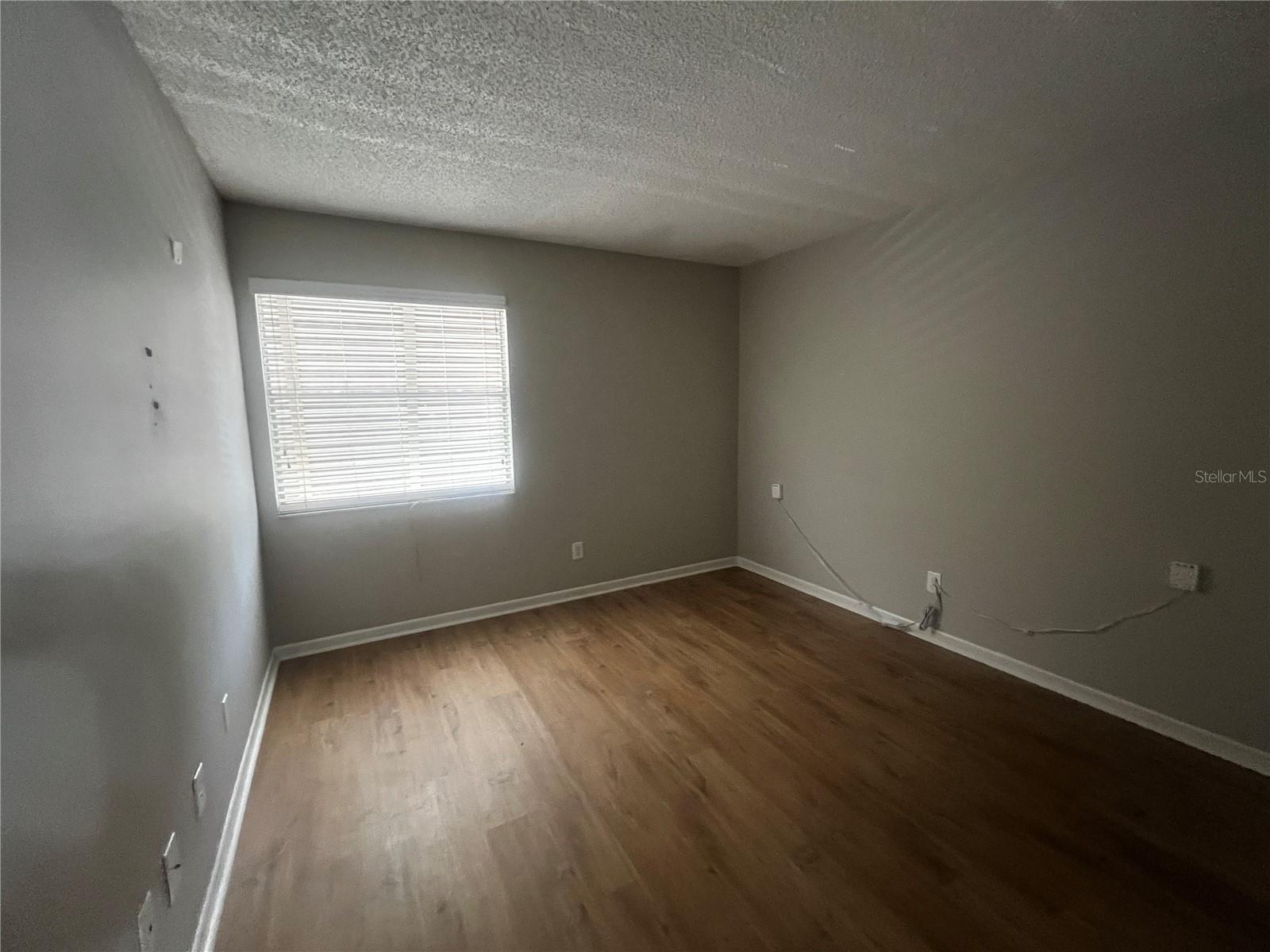 LAKESIDE CONDO APTS - Residential Lease