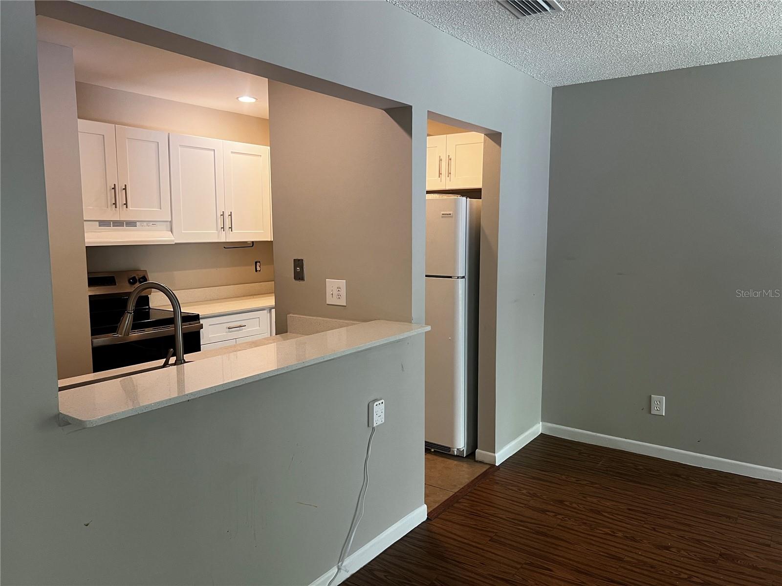 LAKESIDE CONDO APTS - Residential Lease