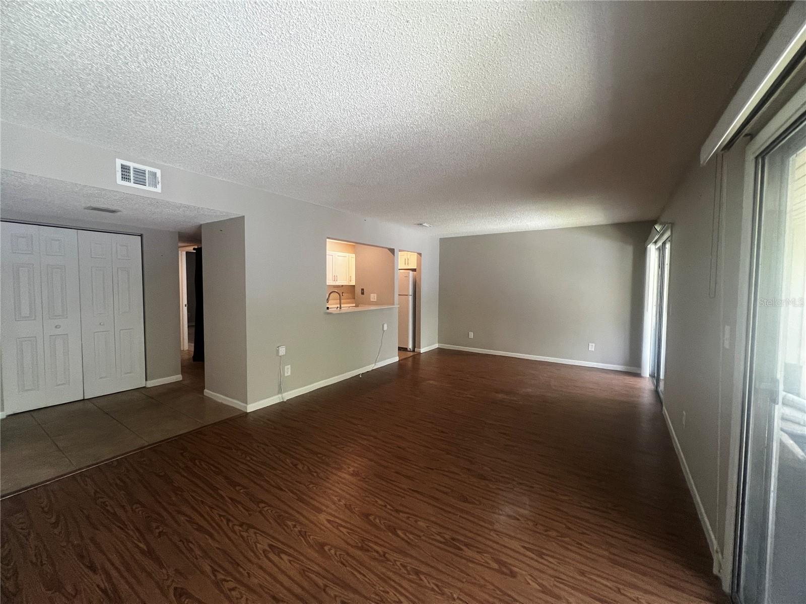 LAKESIDE CONDO APTS - Residential Lease