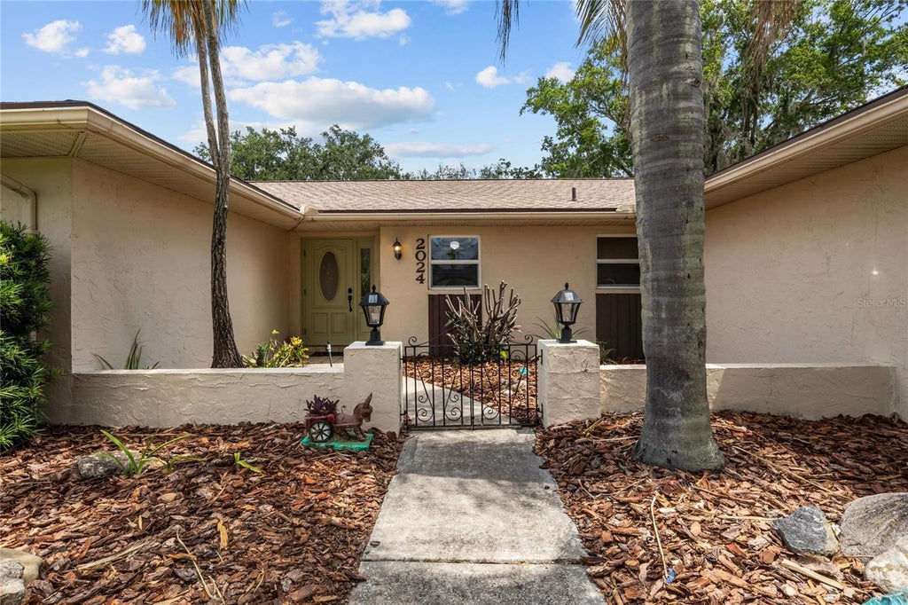 Photo of 2024 Charnes Court, Lakeland, FL 33813 (MLS # L4962980)