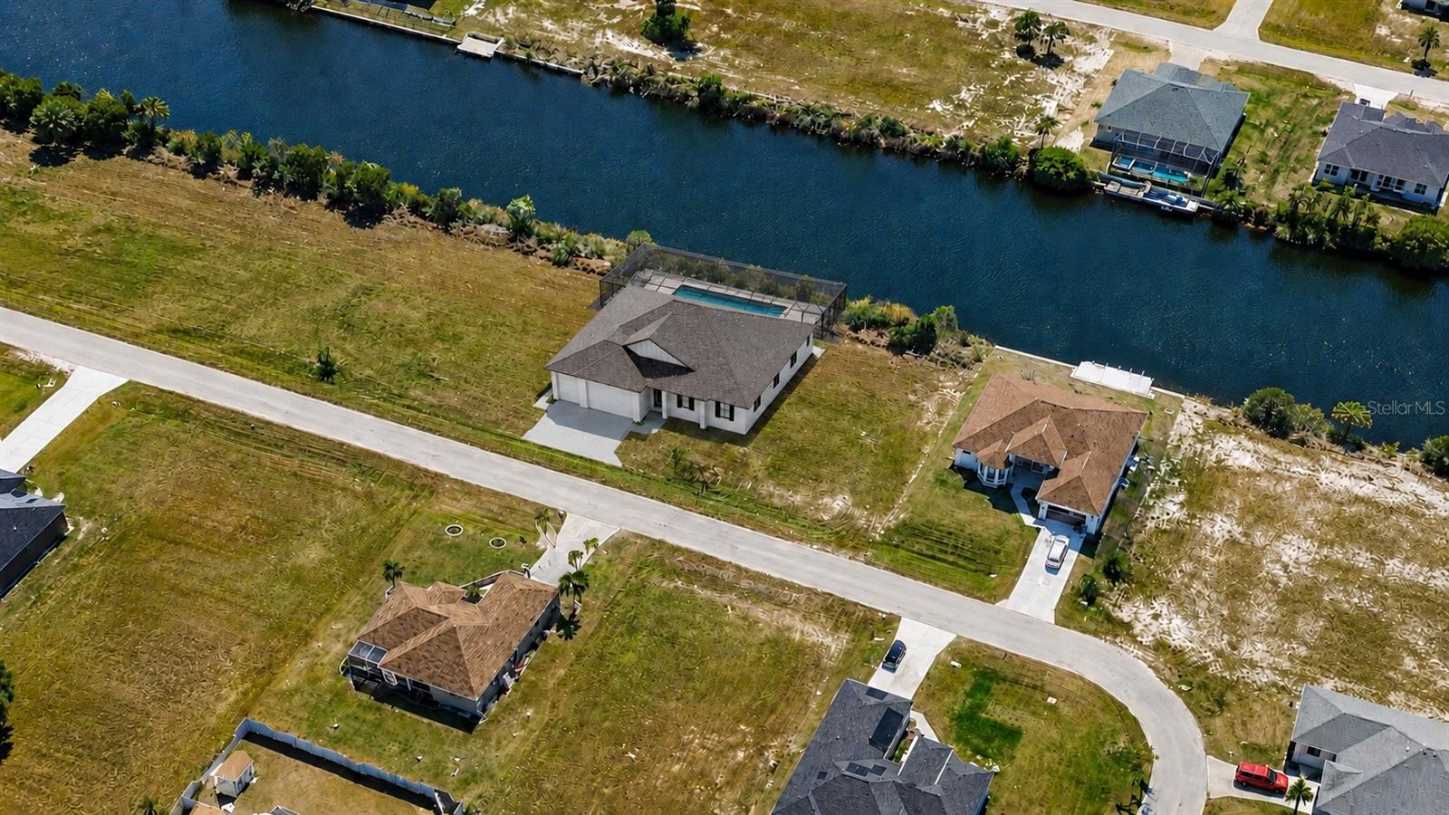 CAPE CORAL - Land