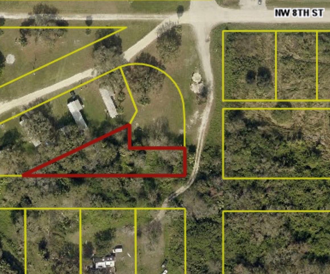 El Mirasol- Come check out this .33 acre lot located at the end of a street for added privacy. It is ready for you to build a home or place a mobile home on it. Come check it out TODAY!