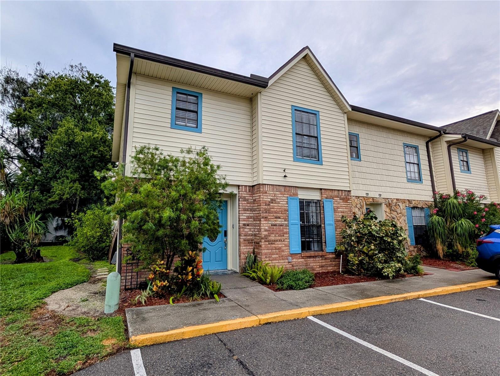 Beautiful End-Unit Townhome in Carroll Oaks!
This bright and inviting 2-bedroom, 2.5-bath townhome is ideally situated as an end unit in the desirable Carroll Oaks community. Step inside to find a stunning updated kitchen featuring crisp white cabinetry, white quartz countertops, and tile flooring. The open-concept living and dining area offers great flow for entertaining, leading out to a large, fenced concrete patio perfect for outdoor living.
Upstairs, you’ll find two spacious ensuite bedrooms, each with its own walk-in closet for ample storage. The home features laminate flooring in all non-wet areas and tile in the kitchen and baths, providing both style and easy maintenance. Additional highlights include a convenient half bath downstairs, an outdoor storage shed, and assigned parking.
Enjoy access to the community pool, with water and trash included in the HOA, plus two assigned parking spaces and guest parking available. Conveniently located near shopping, dining, and major roadways, this home offers a perfect blend of comfort, convenience, and value.