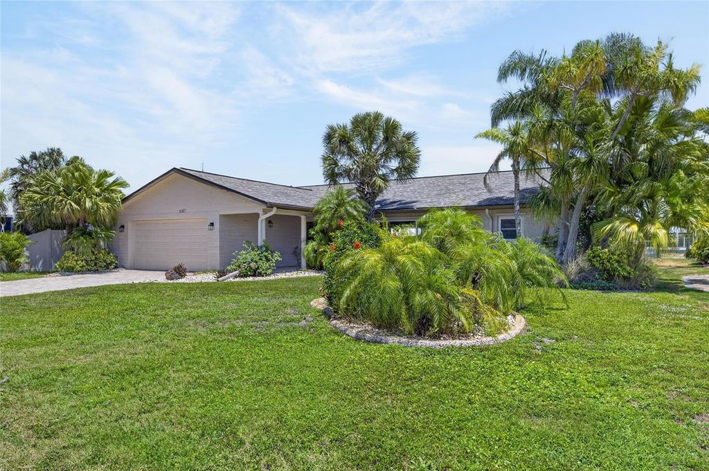 Photo of 6307 Cottonwood Lane, Apollo Beach, FL 33572 (MLS # TB8462311)
