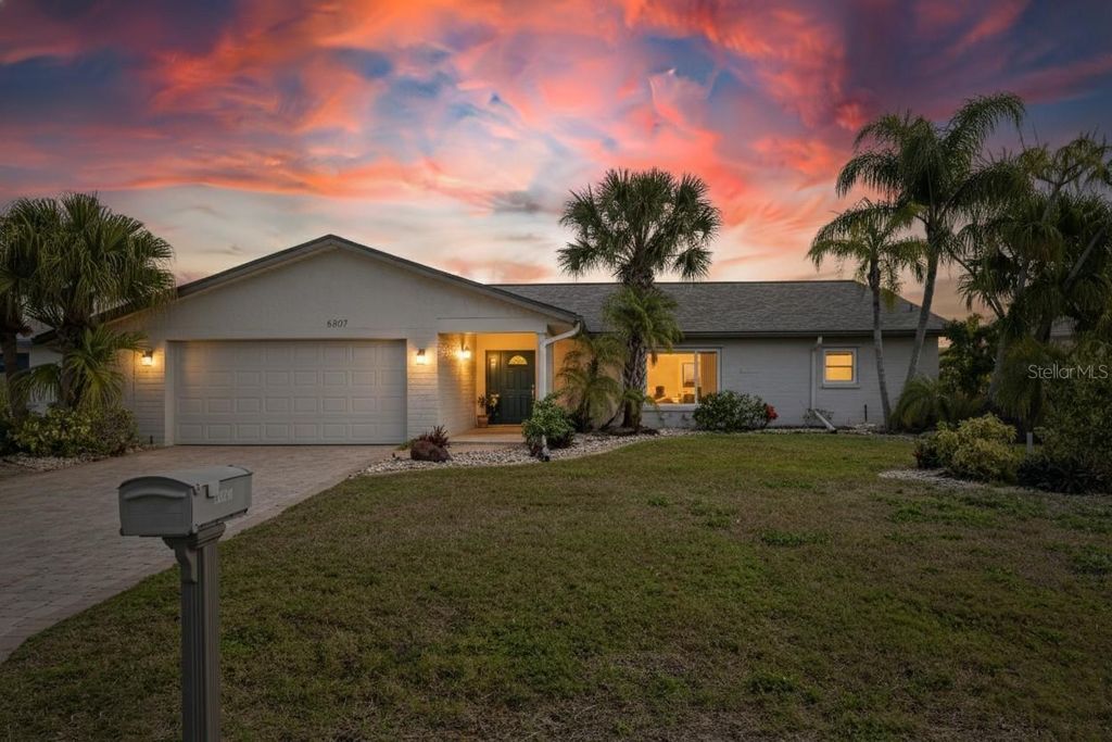 Photo of 6307 Cottonwood Lane, Apollo Beach, FL 33572 (MLS # TB8462311)