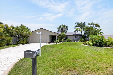 Photo of 6307 Cottonwood Lane, Apollo Beach, FL 33572 (MLS # TB8462311)