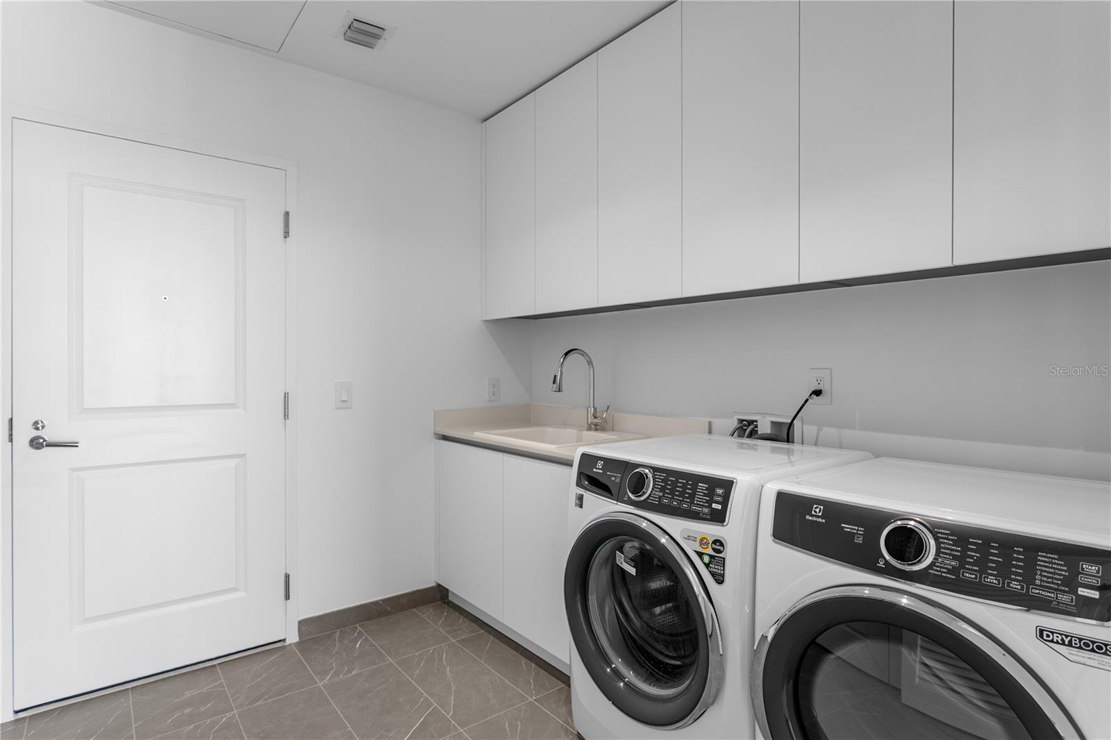 BAYSHORE YSABELLA CONDOMINIUM - Residential