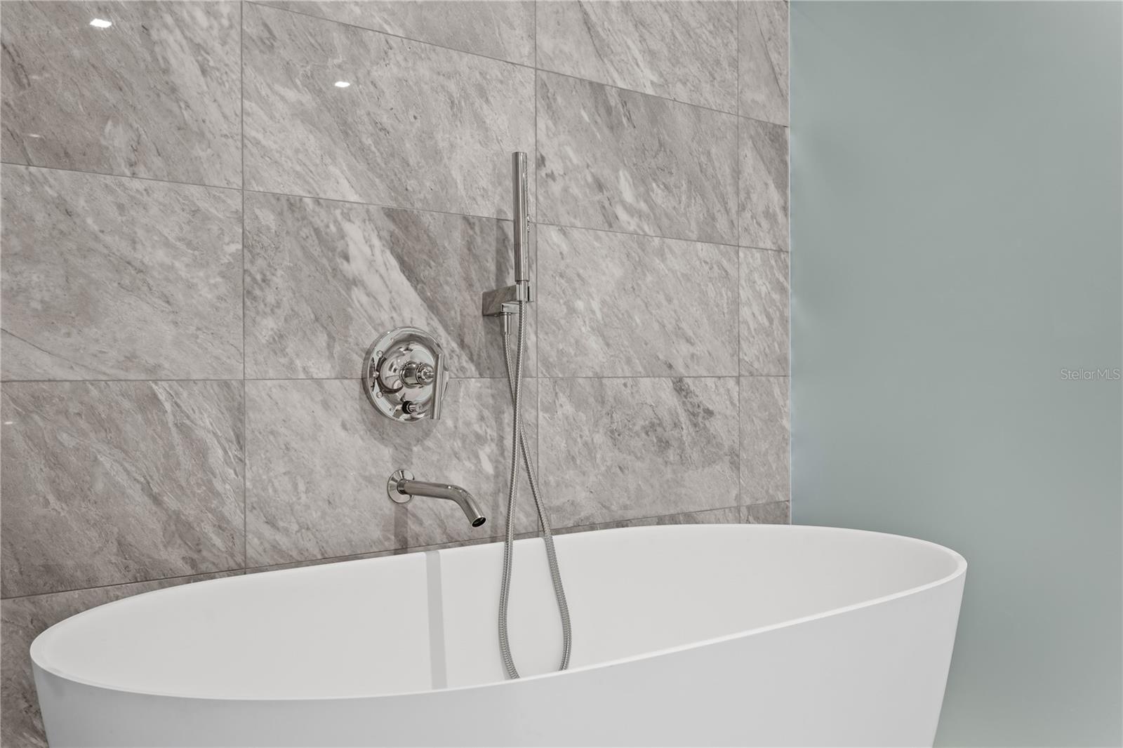 BAYSHORE YSABELLA CONDOMINIUM - Residential