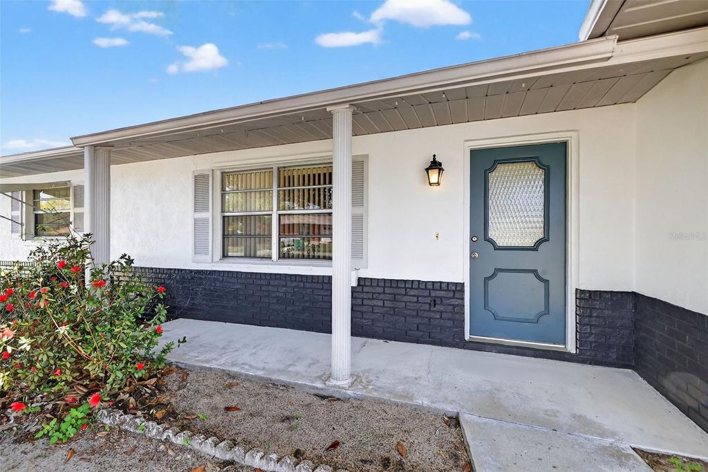 Photo of 623 Third Avenue, Lady Lake, FL 32159 (MLS # G5109386)