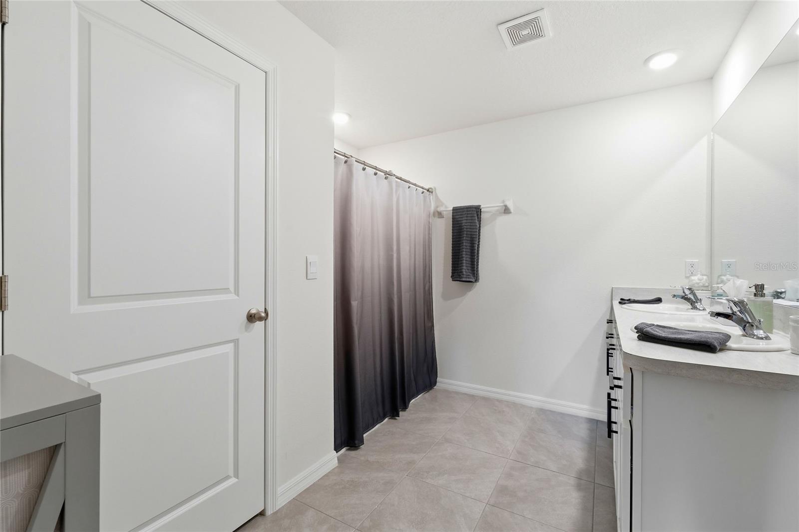 SILVERSTONE NORTH - Residential