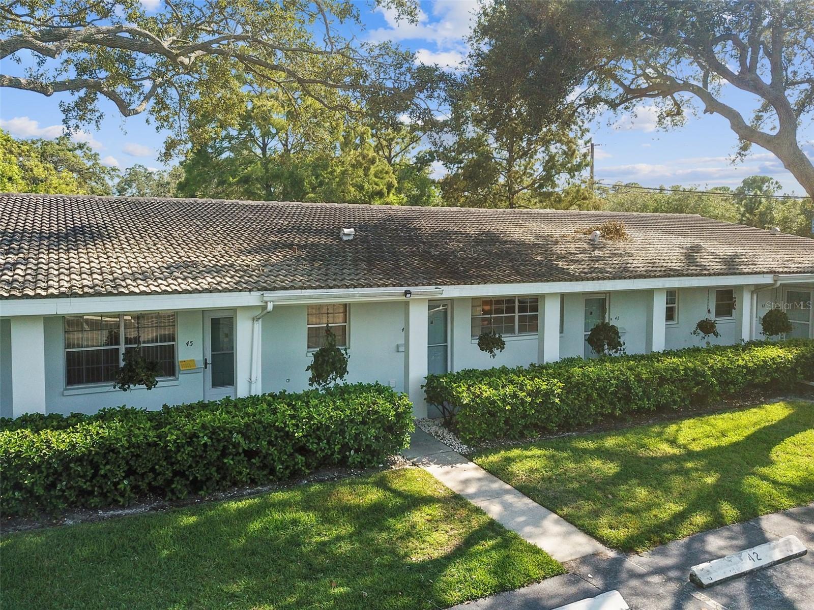 TWIN OAKS APTS - Residential