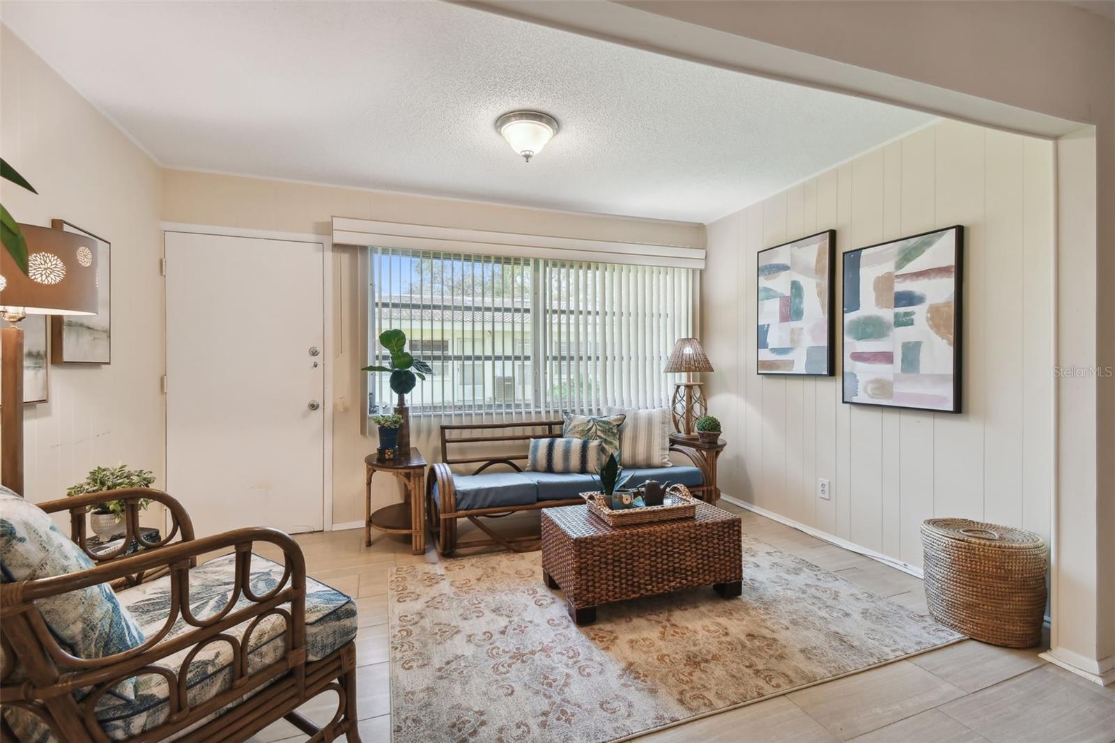 TWIN OAKS APTS - Residential