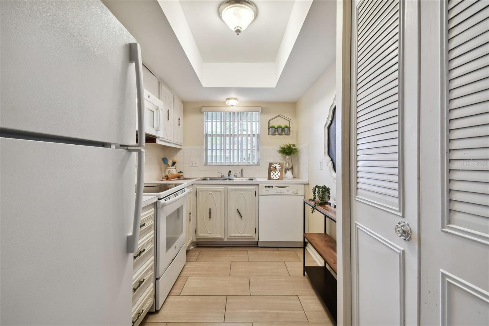 TWIN OAKS APTS - Residential