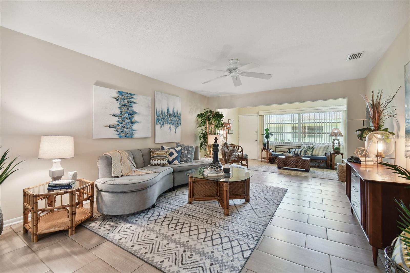 TWIN OAKS APTS - Residential