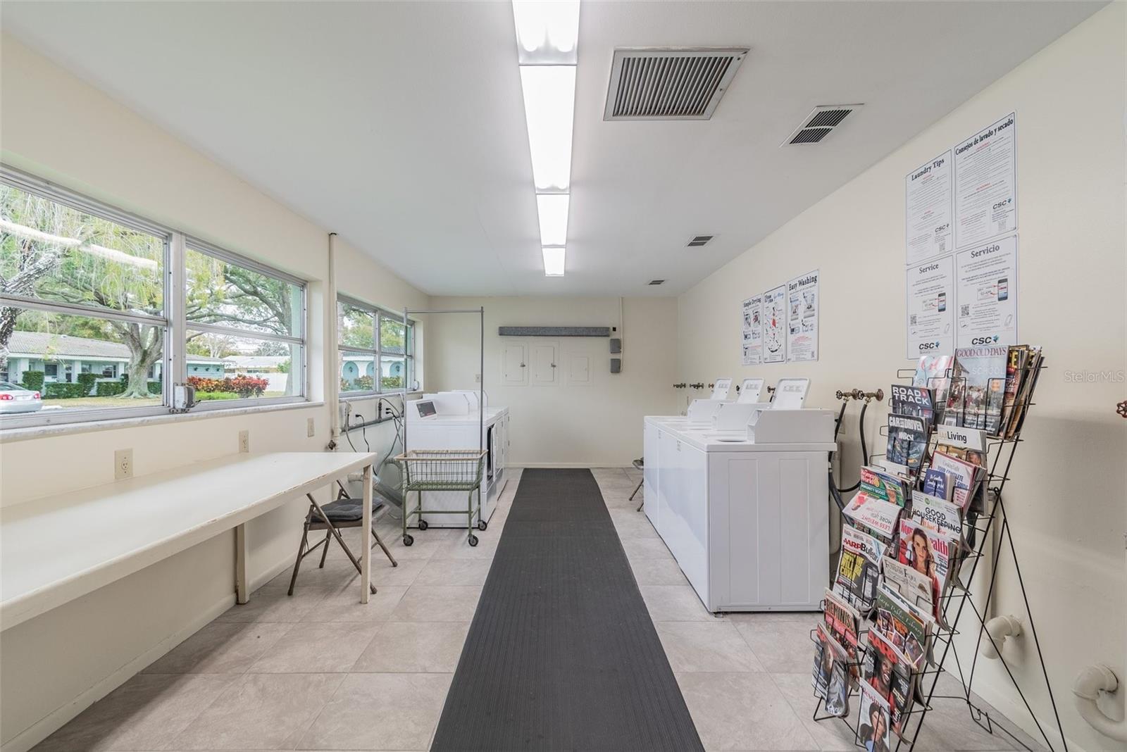 TWIN OAKS APTS - Residential