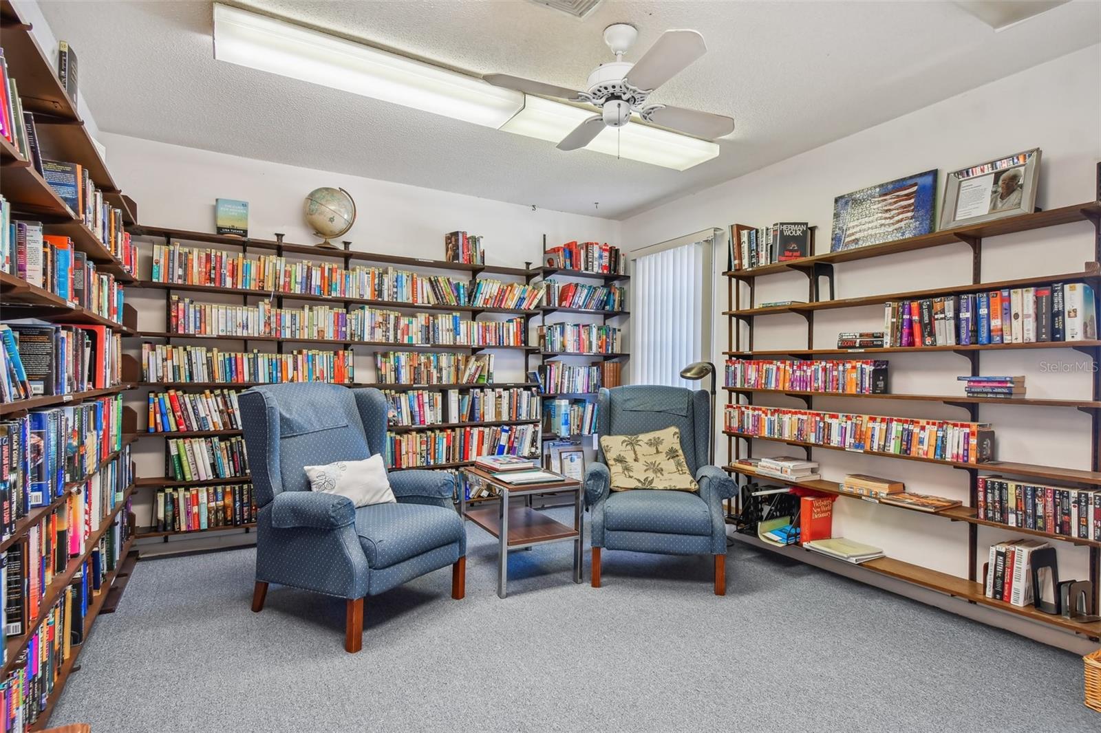 TWIN OAKS APTS - Residential